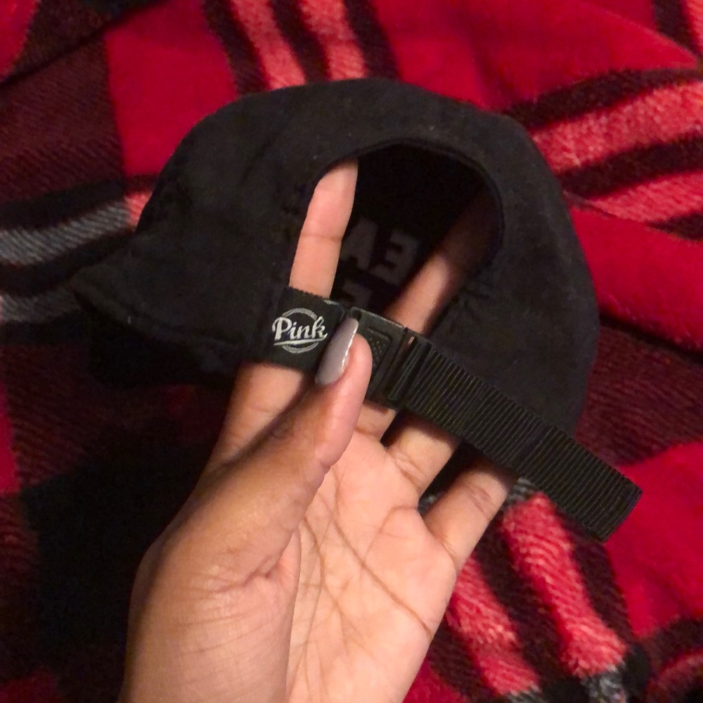 Victoria Secret 🧢 - Picture 3 of 4